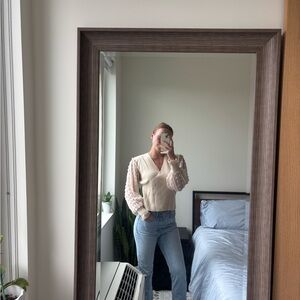 V-neck sweater with chiffon sleeves